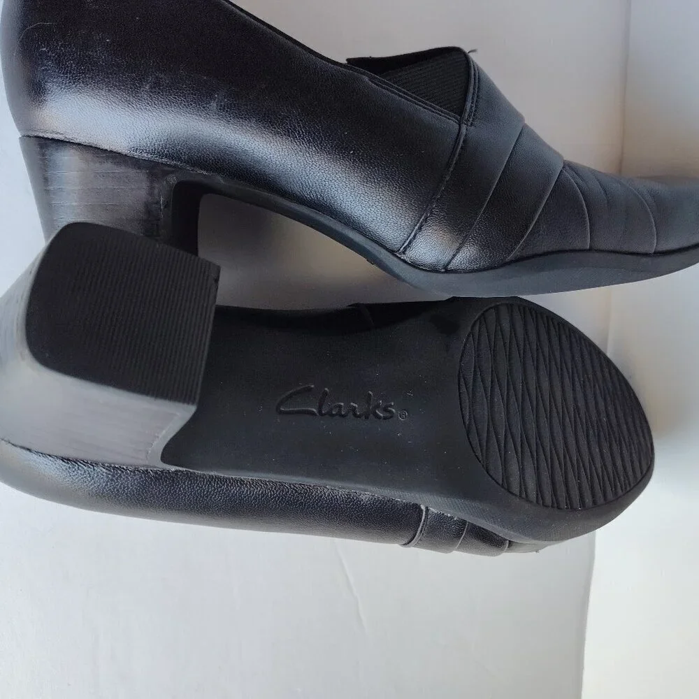 Ladies SZ 7M Clarks Navy Rosalyn Adele Leather Pump